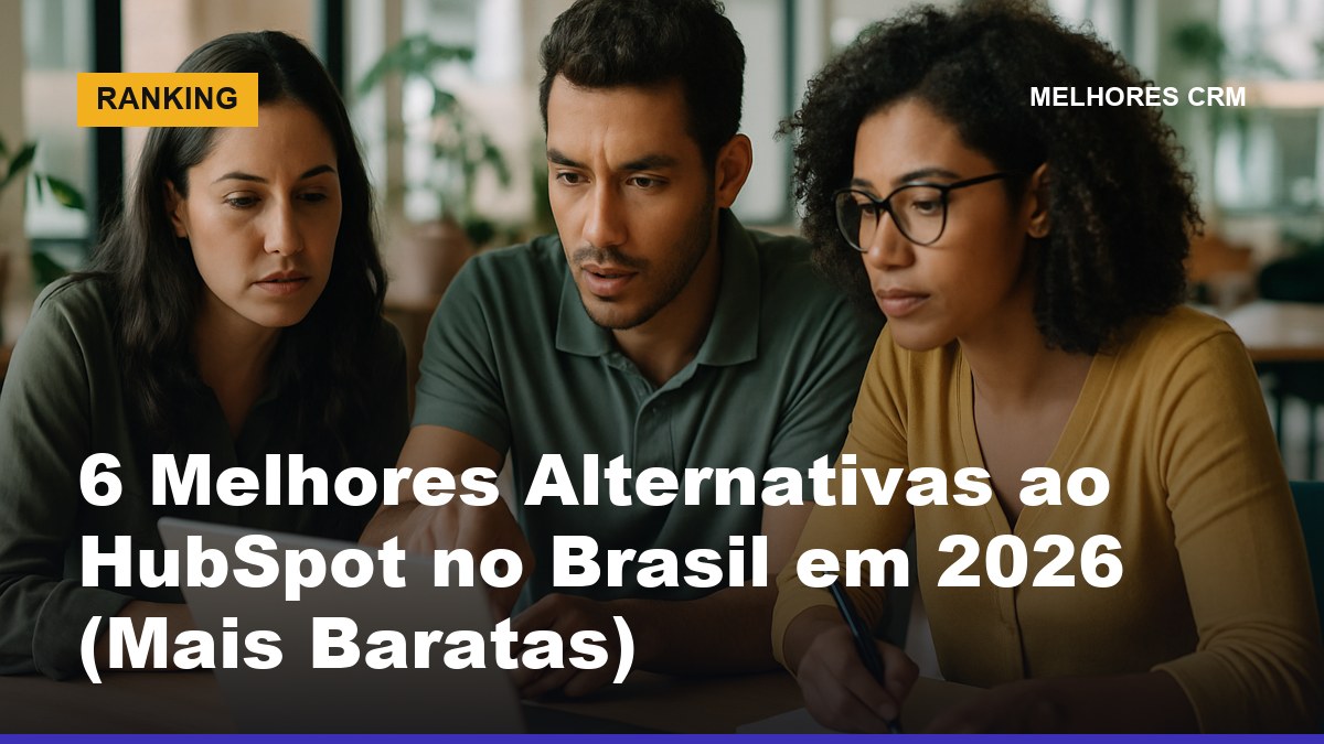 Equipe brasileira comparando alternativas ao HubSpot mais baratas em CRM no notebook