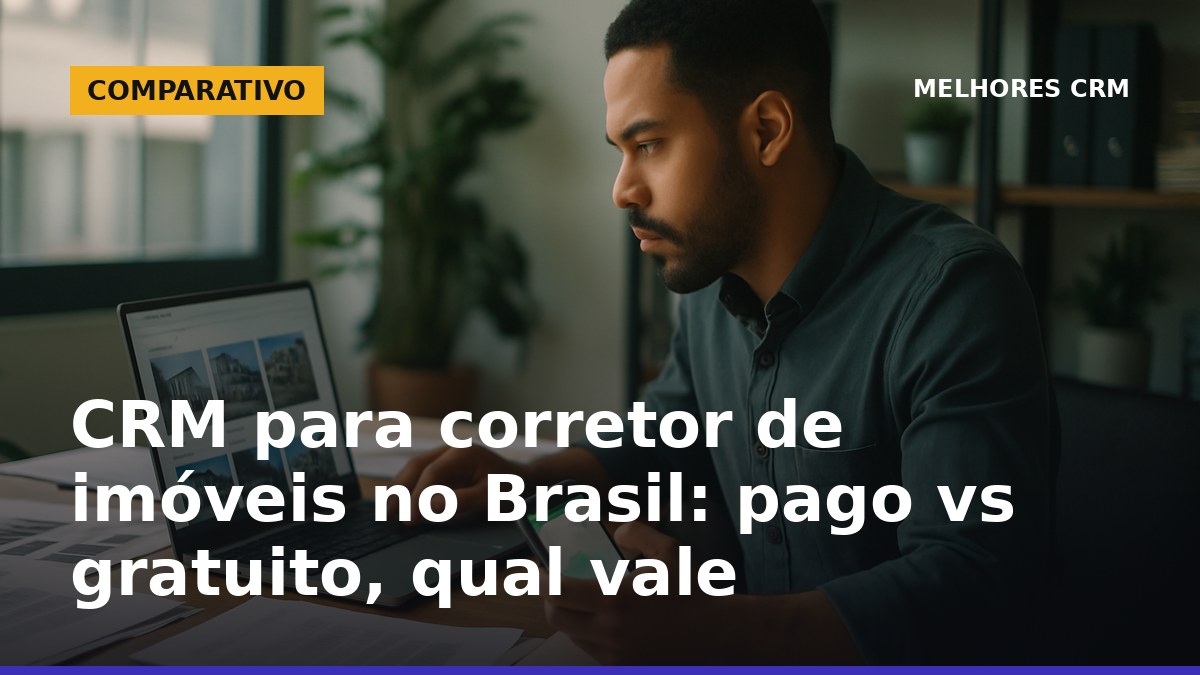 Corretor de imóveis brasileiro usando CRM com integração de portais e WhatsApp em escritório