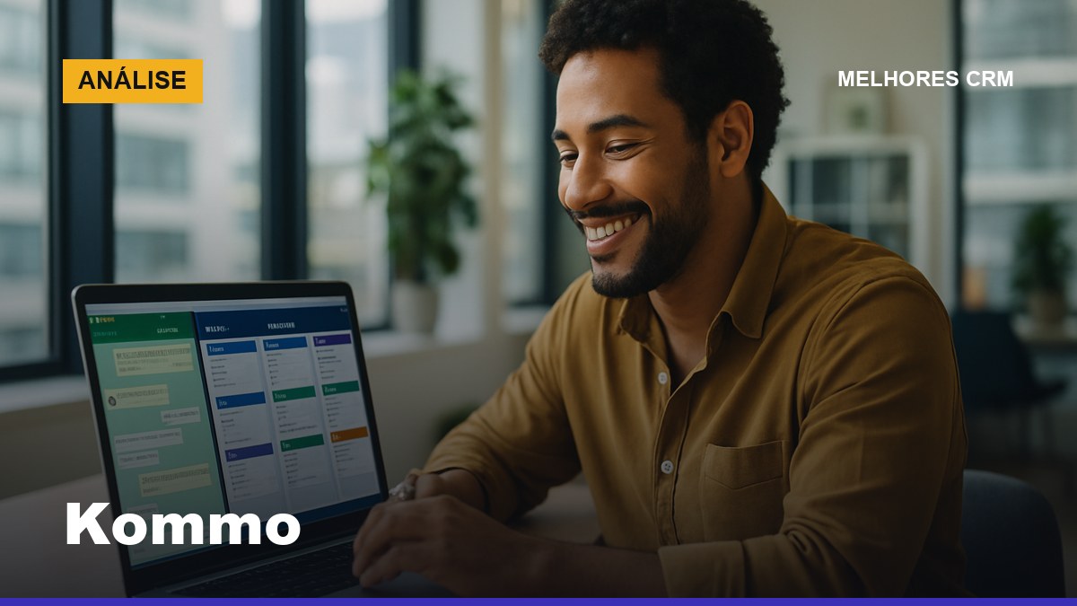 Kommo CRM: vendedora brasileira usando o pipeline de vendas com integração WhatsApp em laptop