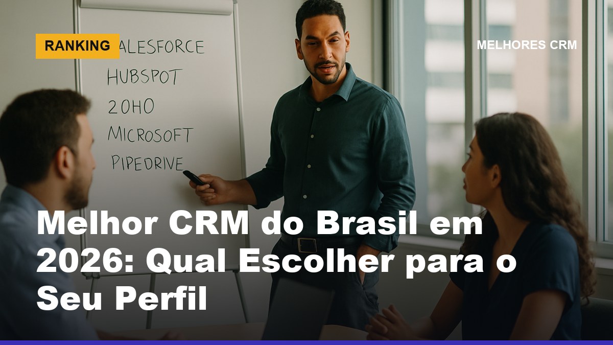 Gestor comercial brasileiro comparando os melhores CRMs do Brasil em 2026 com equipe de vendas em escritório