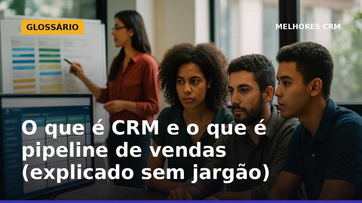 Equipe comercial brasileira analisando CRM e pipeline de vendas em quadro digital
