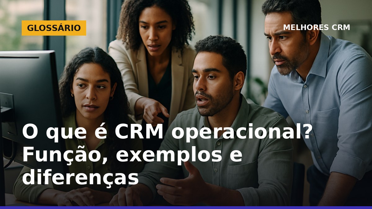 Equipe brasileira analisando dados de clientes em sistema CRM operacional