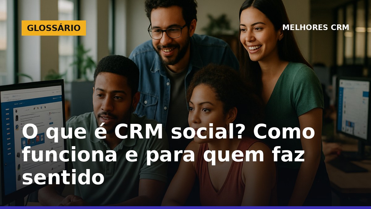Equipe brasileira usando CRM social para integrar redes sociais ao atendimento ao cliente.