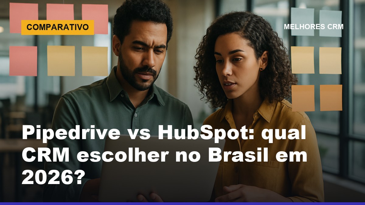 Equipe de vendas brasileira comparando Pipedrive e HubSpot em telas de CRM no escritório