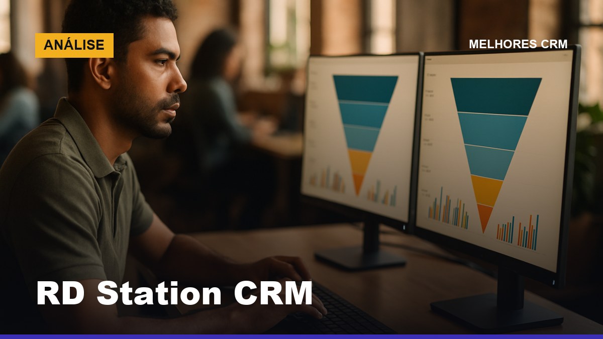 RD Station CRM: profissional brasileiro analisando funil de vendas integrado com marketing digital